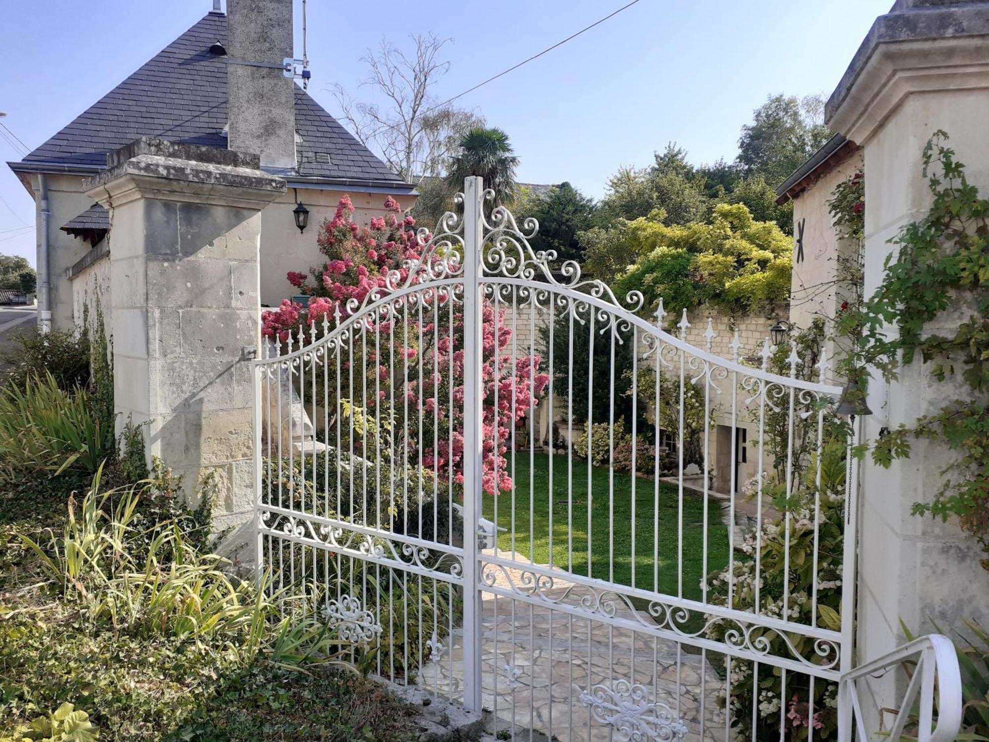 Esprit Troglo Vila Beaumont-en-Véron Exterior foto