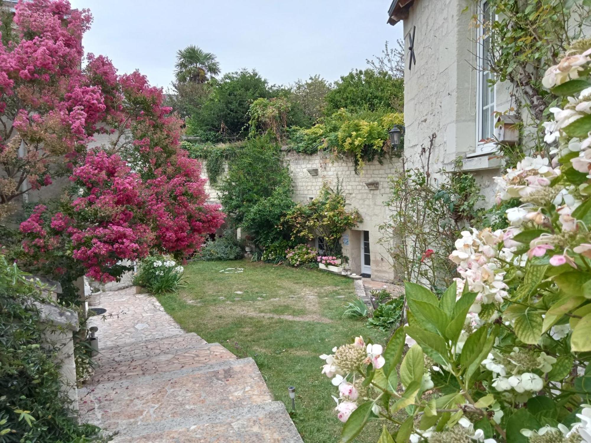 Esprit Troglo Vila Beaumont-en-Véron Exterior foto