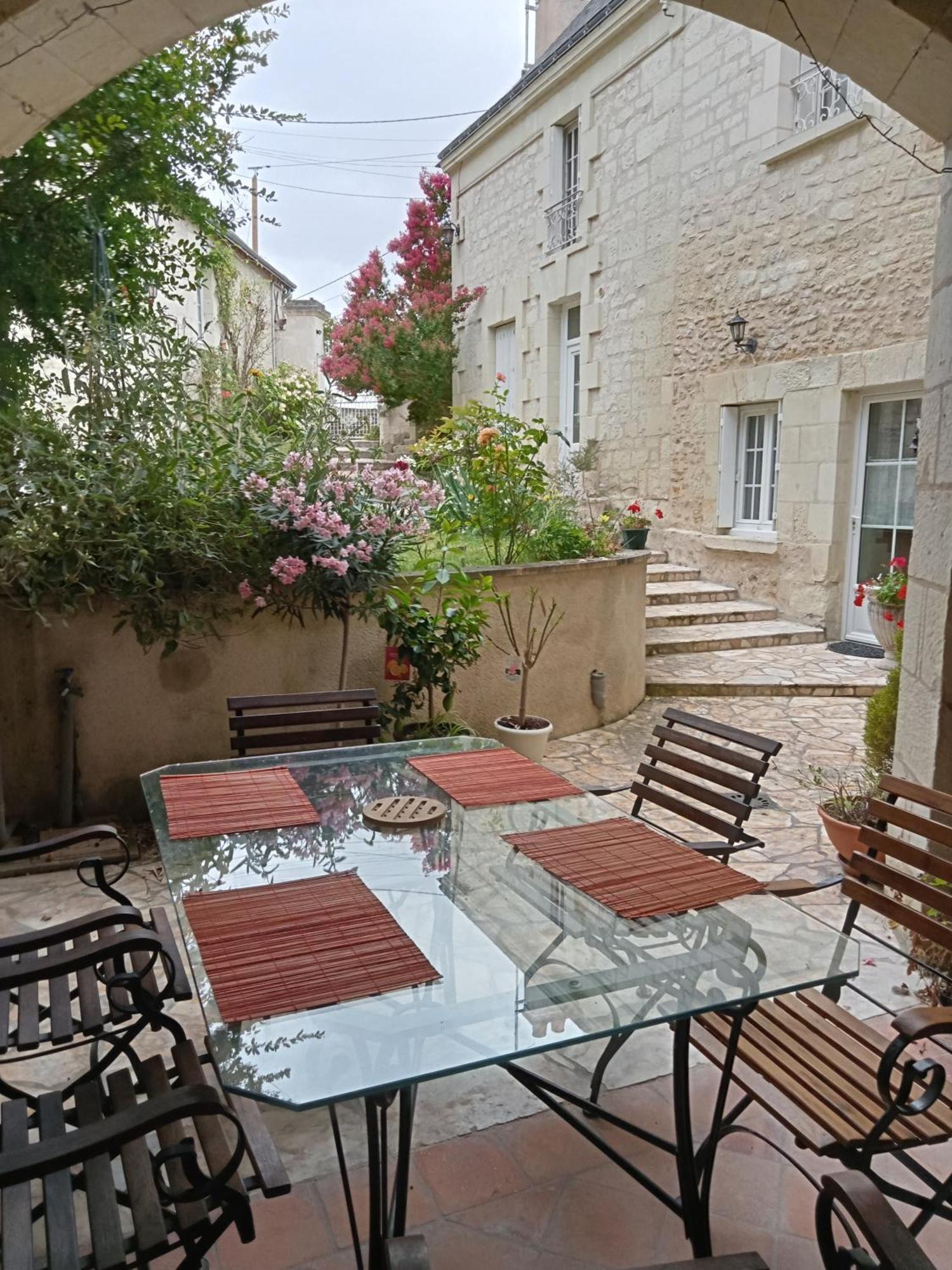 Esprit Troglo Vila Beaumont-en-Véron Exterior foto